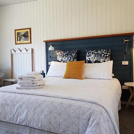 Admiral Waters Bed & Breakfast Cooks Beach Exterior photo